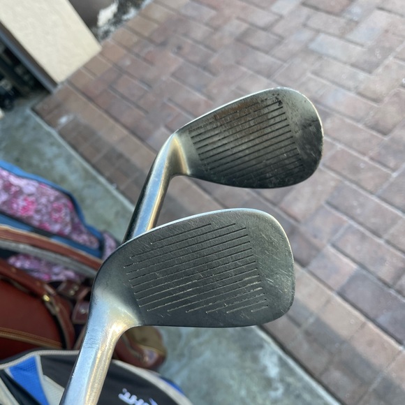 Golf wedges 52/60 deg in right handed 
Steel - Picture 3 of 7